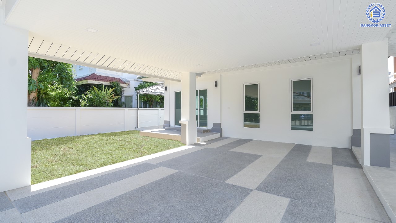 บ้านมือสองตกแต่งใหม่ ม.มณีรินทร์พาร์ค รัตนาธิเบศร์-ท่าอิฐ แบรนด์ Property Perfect เนื้อที่ 71.3 ตร.ว. ฟังก์ชัน 4 ห้องนอน 3 ห้องน้ำ 1 ห้องอเนกประสงค์ จอดรถได้ 4 คัน บนทำเลศักยภาพ เชื่อมต่อทั้ง ถ.รัตนาธิเบศร์ และถ.ราชพฤกษ์ ใจกลาง 2 เซ็นทรัลฯ  ใกล้ทางด่วนงามวงศ์วาน และเพียง 10 นาที ถึงรถไฟฟ้า "สถานีบางรักน้อยท่าอิฐ"